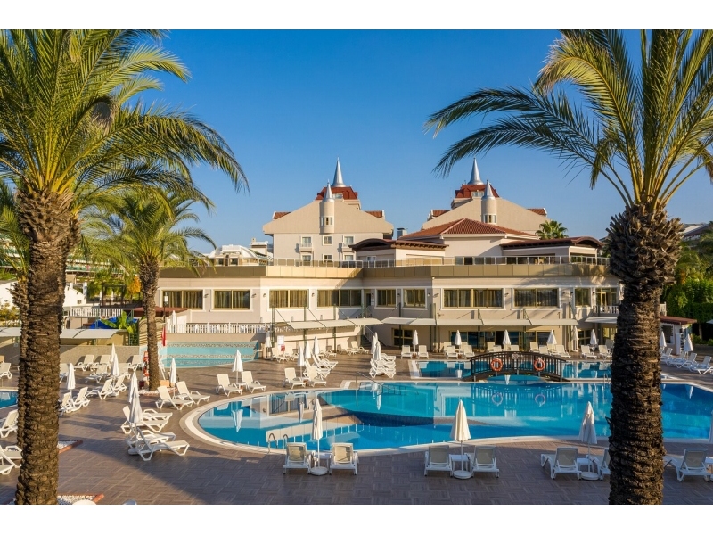 Aydınbey Famous Resort Hotel 